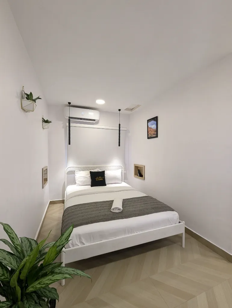 Amber 2 Queen's room.webp